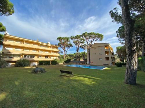 Fridaysflats, Spacious Apartment Pals Beach And Golf