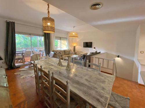 Fridaysflats, Spacious Apartment Pals Beach And Golf