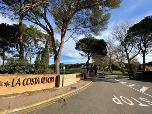 Fridaysflats, Spacious Apartment Pals Beach And Golf