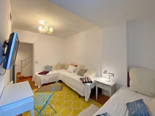 Fridaysflats, Spacious Apartment Pals Beach And Golf