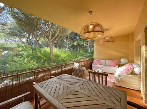 Fridaysflats, Spacious Apartment Pals Beach And Golf