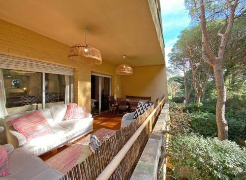 Fridaysflats, Spacious Apartment Pals Beach And Golf