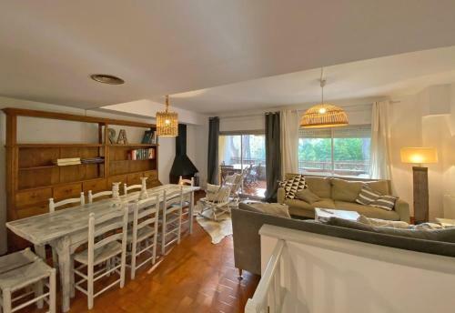 Fridaysflats, Spacious Apartment Pals Beach And Golf