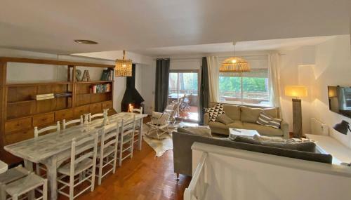 Fridaysflats, Spacious Apartment Pals Beach And Golf