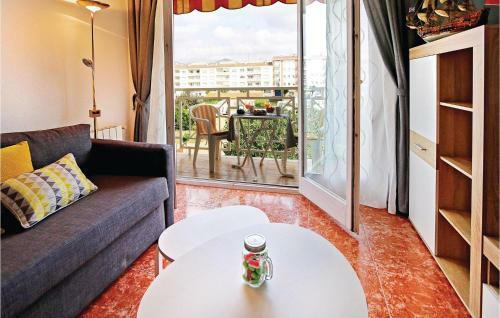 Beautiful Apartment In Pineda de Mar With 2 Bedrooms