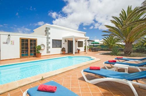 Playa Blanca Villa Sleeps 8 Pool Wifi