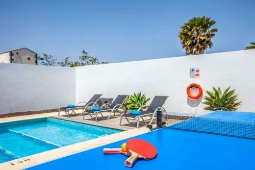 Playa Blanca Villa Sleeps 5 With Pool Air Con And Wifi