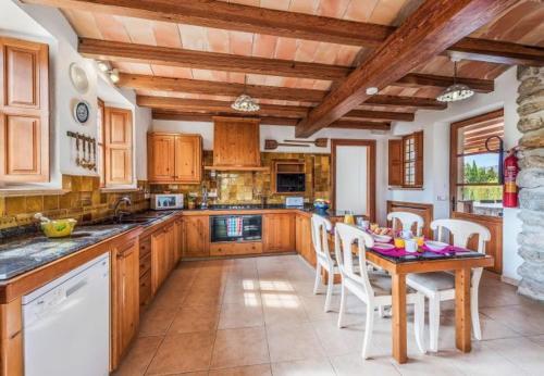 Villa In Pollenca Sleeps 8 Includes Swimming Pool Air Con And Wifi 4 1