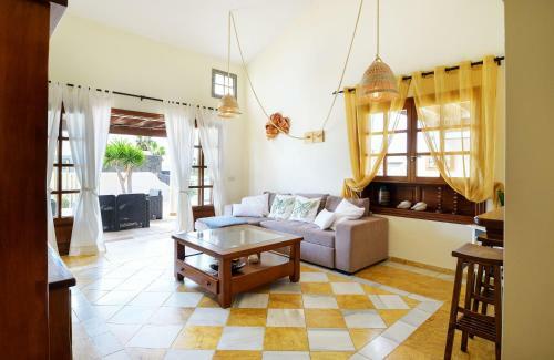 Casa La Goleta, Volc�n Y Mar