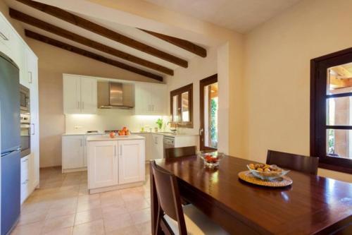 Pollenca Villa Sleeps 4 With Pool Air Con And Wifi
