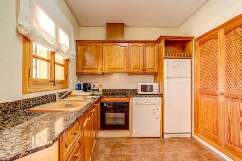 Pollenca Villa Sleeps 6 With Air Con And Wifi