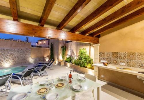 Pollenca Villa Sleeps 8 With Pool Air Con And Wifi