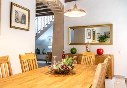 Pollenca Villa Sleeps 8 With Pool Air Con And Wifi
