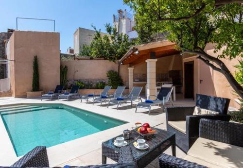 Pollenca Villa Sleeps 8 With Pool Air Con And Wifi