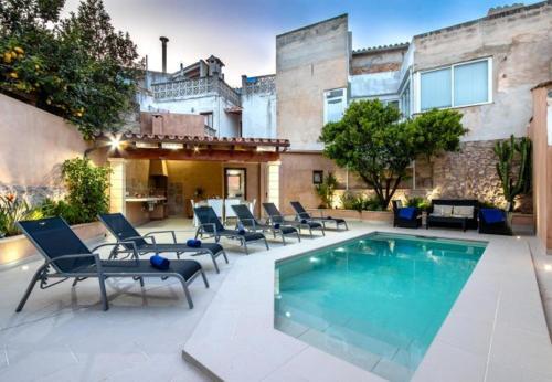 Pollenca Villa Sleeps 8 With Pool Air Con And Wifi