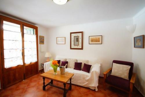 Beautiful Townhouse Pollen�a, Very Good Location!