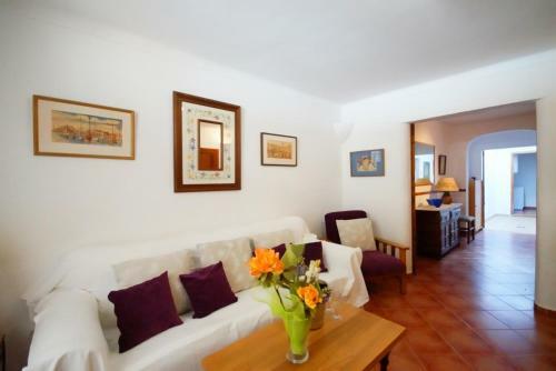 Beautiful Townhouse Pollen�a, Very Good Location!