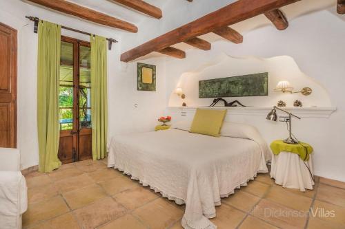 Pollenca Villa Sleeps 12 With Pool And Air Con