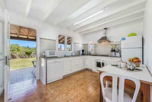 Pollenca Villa Sleeps 9 With Pool Air Con And Wifi