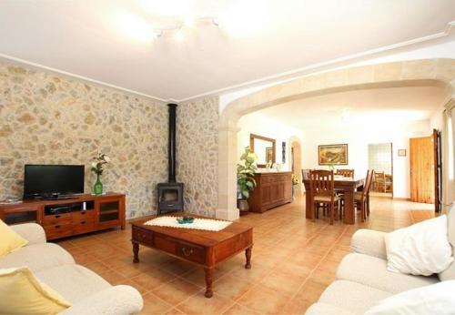 Villa In Pollenca Sleeps 4 With Pool And Wifi