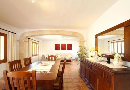 Villa In Pollenca Sleeps 4 With Pool And Wifi