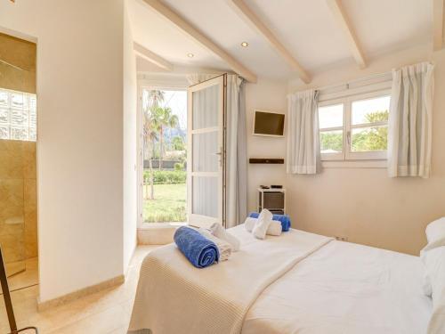 Villa In Pollenca Sleeps 10 With Pool And Air Con