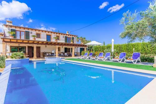 Pollenca Villa Sleeps 10 With Pool And Air Con