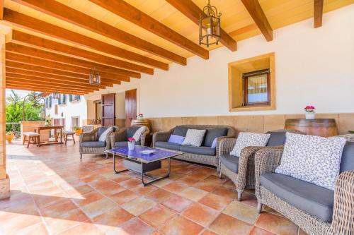 Pollenca Villa Sleeps 10 With Pool And Air Con