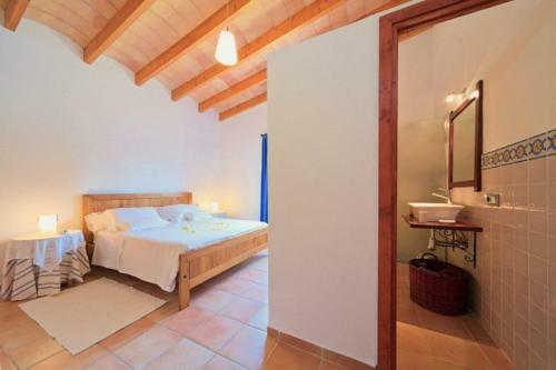 Pollenca Villa Sleeps 4 With Pool Air Con And Wifi