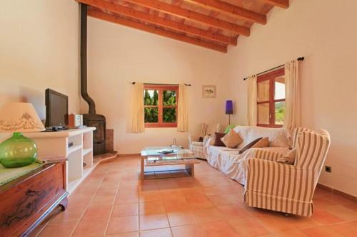 Pollenca Villa Sleeps 4 With Pool Air Con And Wifi