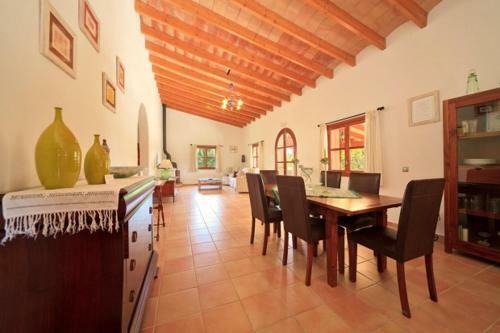 Pollenca Villa Sleeps 4 With Pool Air Con And Wifi