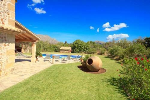 Pollenca Villa Sleeps 8 With Pool Air Con And Wifi