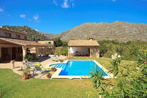 Pollenca Villa Sleeps 8 With Pool Air Con And Wifi