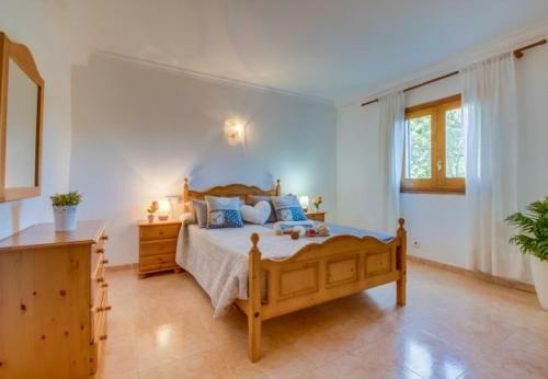 Pollenca Holiday Home Sleeps 8 With Pool