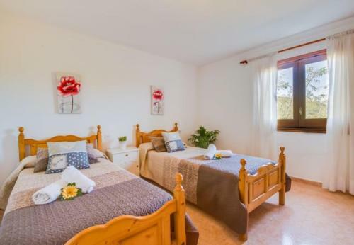 Pollenca Holiday Home Sleeps 8 With Pool