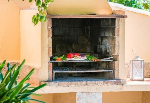 Pollenca Holiday Home Sleeps 8 With Pool