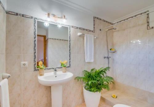 Pollenca Holiday Home Sleeps 8 With Pool