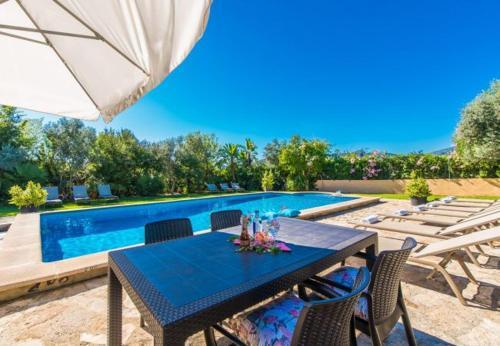 Pollenca Holiday Home Sleeps 8 With Pool