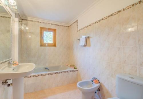 Pollenca Holiday Home Sleeps 8 With Pool