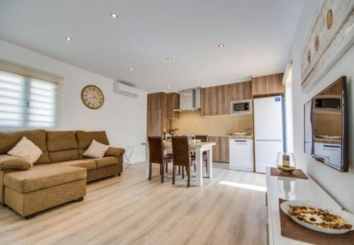 Pollenca Holiday Home Sleeps 5 With Air Con And Wifi