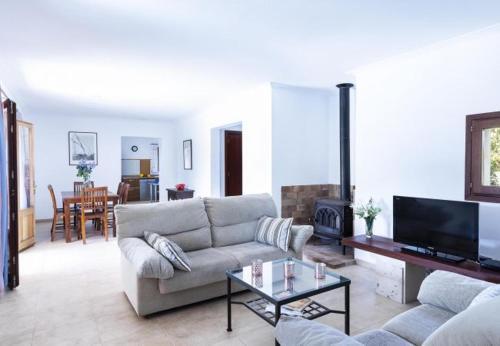 Villa In Pollenca Sleeps 6 Includes Swimming Pool Air Con And Wifi 8