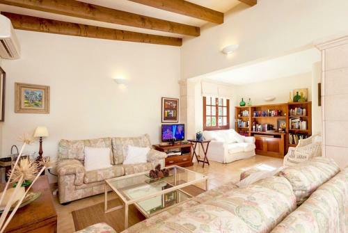 Villa In Pollenca Sleeps 4 Includes Swimming Pool And Air Con