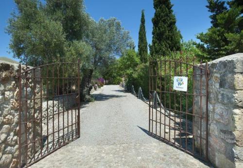 Villa In Pollenca Sleeps 8 Includes Swimming Pool Air Con And Wifi 8