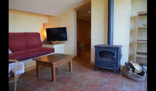 Villa In Porqueres Sleeps 2 With Pool And Air Con