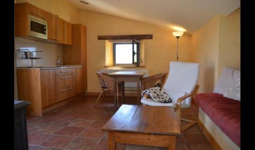 Villa In Porqueres Sleeps 2 With Pool And Air Con