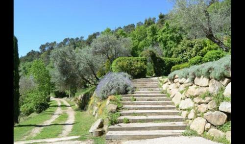 Porqueres Villa Sleeps 2 With Pool