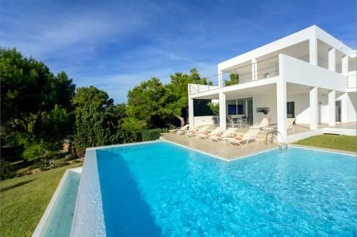 Portopetro Villa Sleeps 12 With Pool And Air Con