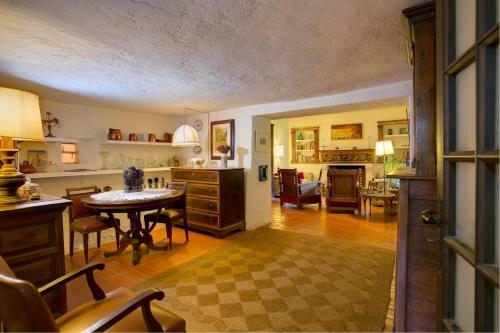 Pubol Villa Sleeps 8 Pool Wifi