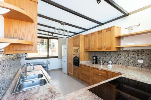 Luminous Villa With Spectacular Views