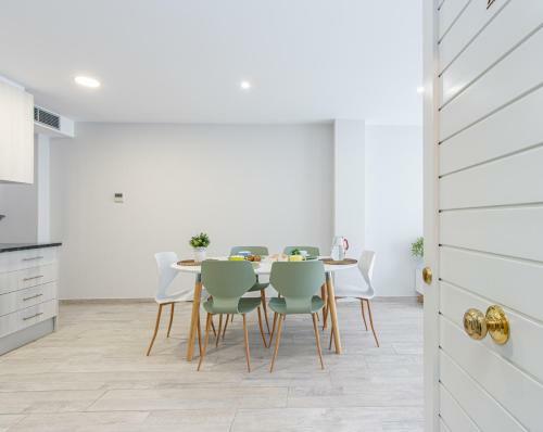 Central Apartment 50m Beach 1